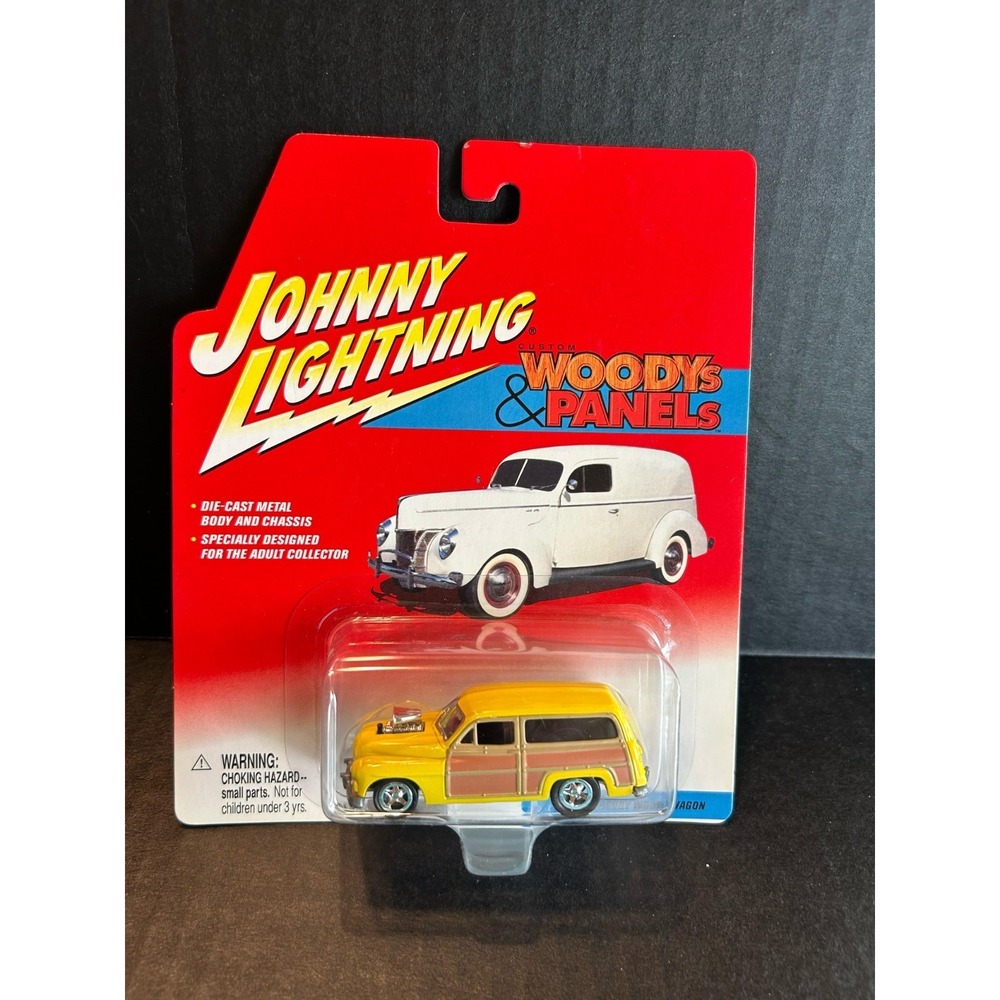 Johnny Lightning Woody's & Panels 1940 Ford 1:64 Diecast Yellow Brown‎